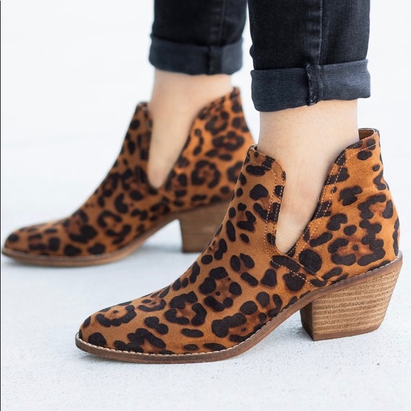 BRAND NEW WITH BOX Women Western Short Ankle Pointed Toe Booties Boot LEOPARD - Picture 4 of 5